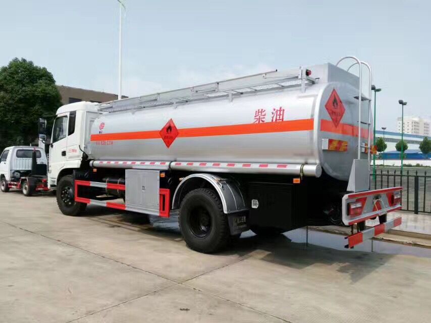 國五東風12.5方運油車 國五東風12.5方運油車