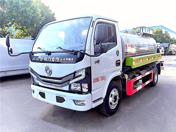 改工藝、提質(zhì)量東風(fēng)多利卡D6灑水車3-5噸市場的領(lǐng)航員